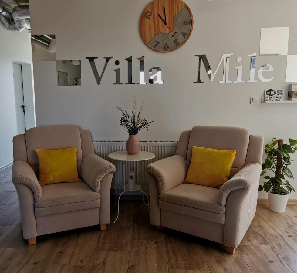 Mile Gdansk Airport & Parking Dlugoterminowy Bed & Breakfast エクステリア 写真