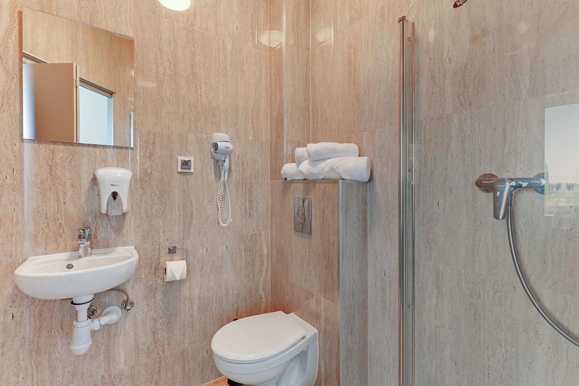 Mile Gdansk Airport & Parking Dlugoterminowy Bed & Breakfast エクステリア 写真