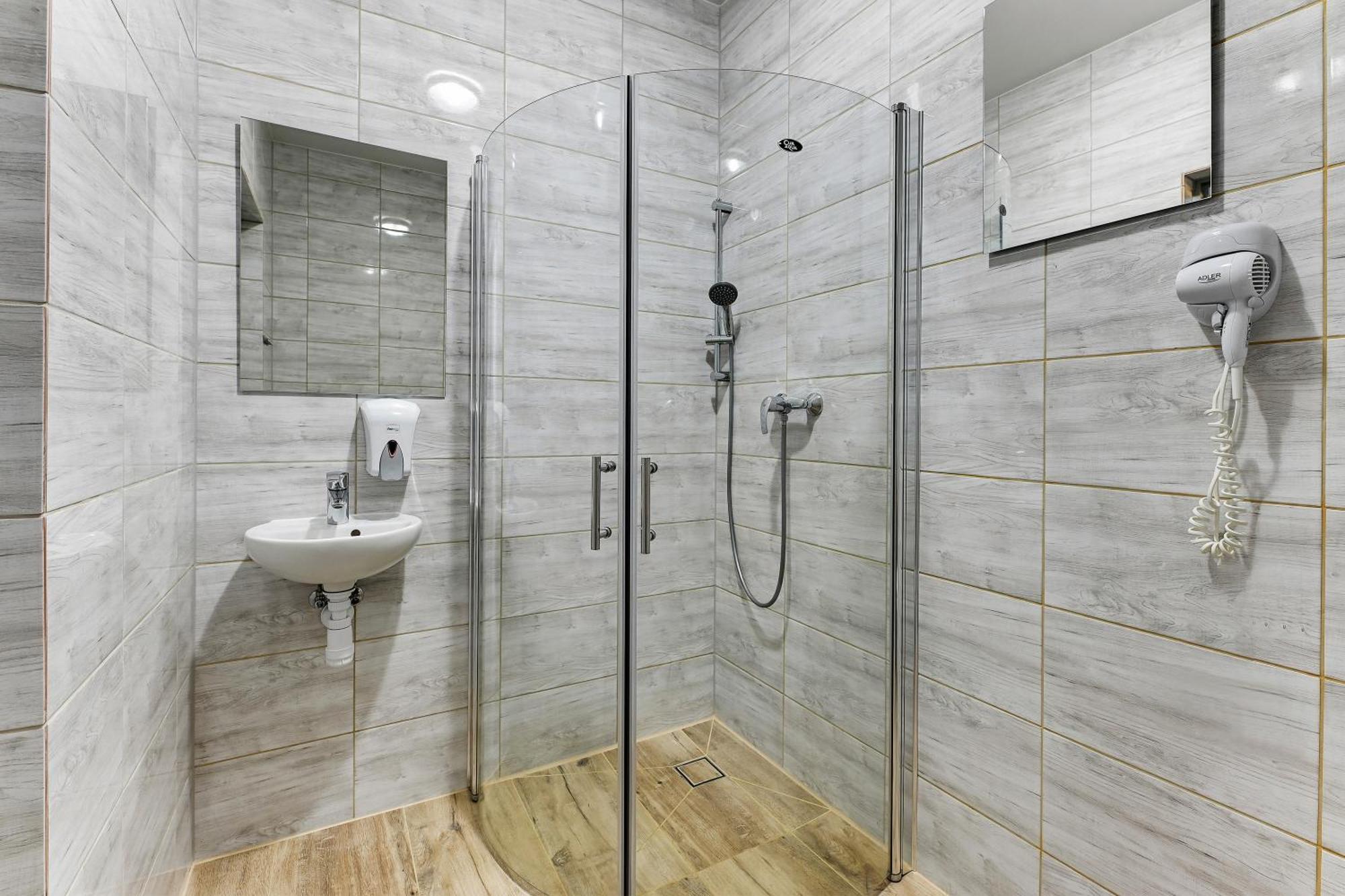 Mile Gdansk Airport & Parking Dlugoterminowy Bed & Breakfast エクステリア 写真